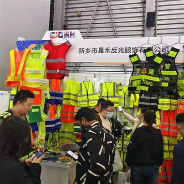 مزایای هودی های بازتابنده مردانه چیست؟